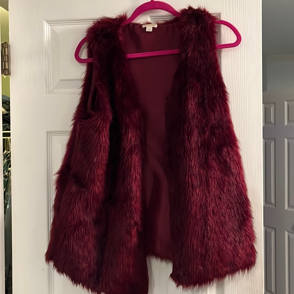 Burgundy/black Cherry faux fur vest with pockets!
